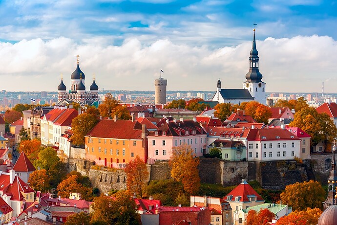 Aerial-view-old-town-Tallinn-Estonia_XL